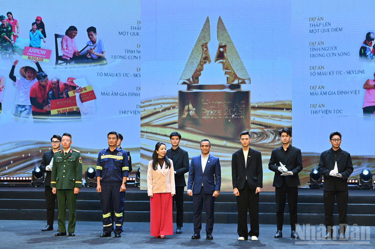 5 projekt képviselői kapták meg az Inspiráló Projekt Díjat. ndo_br_z7333929915421-257a2c03fadb3f7d73911215fff7e045.jpg