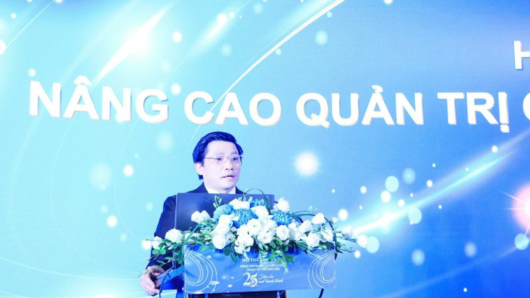 O médico popular, professor, Dr. Nguyen Duy Anh, diretor do Hospital Central de Maternidade, apreciou muito o progresso do centro. z7116569873691-f6e7f2ec2c9713d0aed2b3ff0be66bb7-1652.jpg
