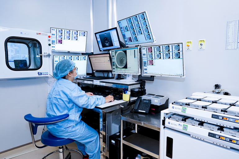 Centrum pro podporu reprodukce investuje do embryologického laboratorního systému s moderním vybavením, integrujícího přední světovou pokročilou umělou inteligenci (AI), což pomáhá optimalizovat kumulativní míru těhotenství při IVF. tanhhjpg.png