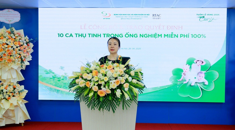Thạc sĩ, bác sĩ Lê Thị Thu Hiền, Giám đốc chuyên môn Bệnh viện Nam học và Hiếm muộn Hà Nội xúc động chia sẻ tại chương trình. 1-ths-bs-le-thi-thu-hien-giam-doc-chuyen-mon-bv-phat-bieu.jpg