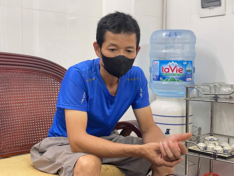 Anh Q. được khai thác dịch tễ về tình trạng nhiễm bệnh. z6742145058426-dc6ac6498acd3d81c1d79d889c112716.jpg