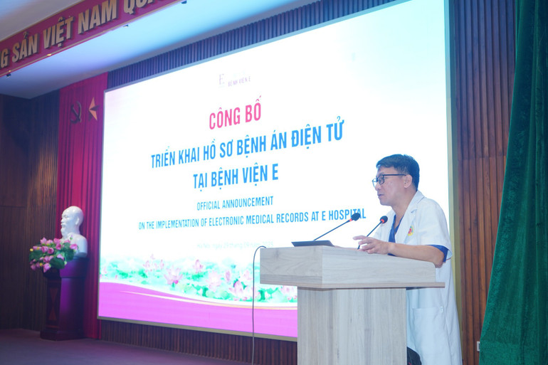 Tiến sĩ, bác sĩ Nguyễn Công Hựu, Giám đốc Bệnh viện E chia sẻ về lợi ích của bệnh án điện tử. 557769546-1321262476676688-296900554164097690-n.jpg