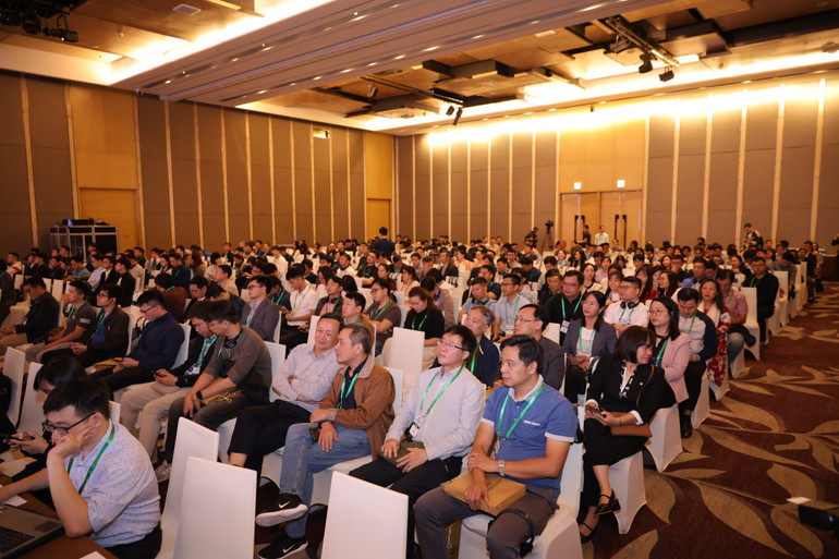 Hội nghị có sự tham dự của hơn 500 đại biểu là các chuyên gia, bác sĩ và nhà nghiên cứu hàng đầu trong và ngoài nước. datt0366.jpg