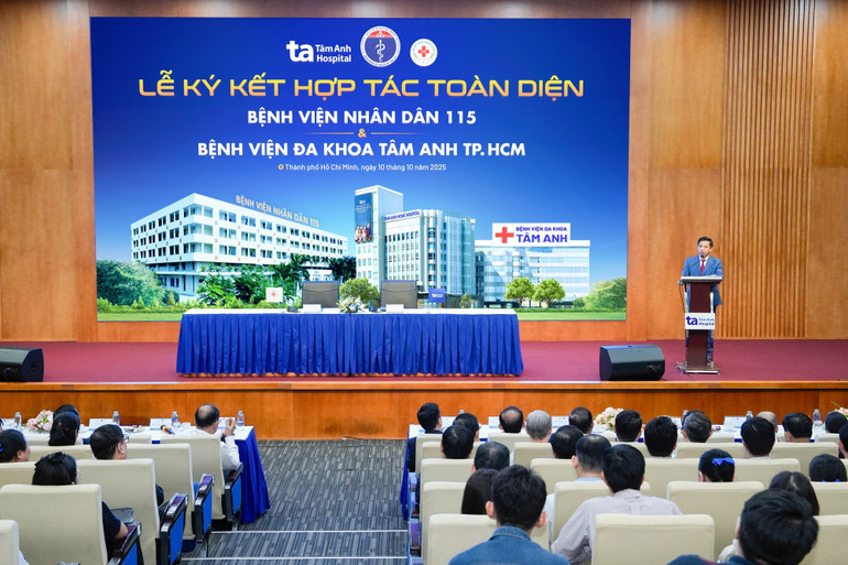 Thạc sĩ, bác sĩ chuyên khoa II Trần Văn Sóng, Giám đốc Bệnh viện Nhân dân 115 phát biểu. thsbsckii-tran-van-song-giam-doc-benh-vien-nhan-dan-115.jpg