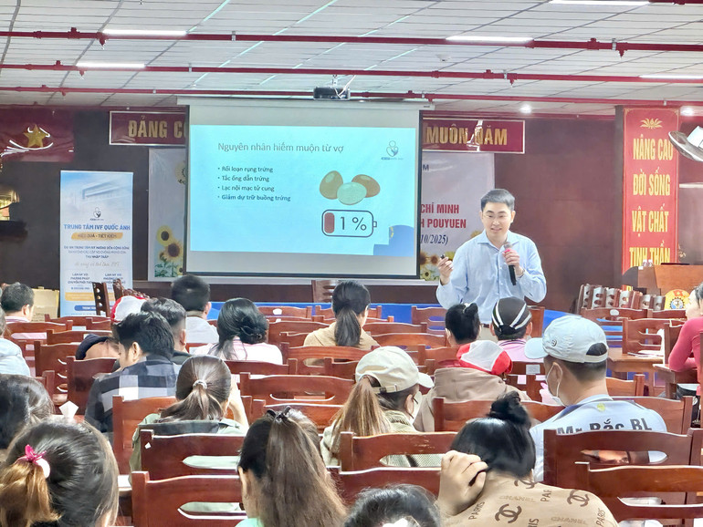 Bác sĩ Lý Thiện Trung, Trưởng Đơn nguyên Hỗ trợ Sinh sản chia sẻ kiến thức sinh sản cho công nhân. bs-ly-thien-trung-tro-chuyen-va-giai-dap-thac-mac-cua-cong-nhan-pouyuen-ve-suc-khoe-sinh-san-va-cac-phuong-phap-ho-tro-sinh-san-hien-nay.jpg