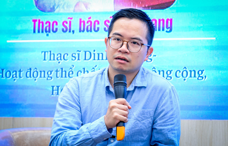 Thạc sĩ, bác sĩ Từ Quang chia sẻ tại Tọa đàm. dat-4351.jpg