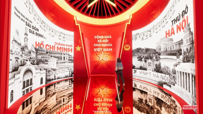 Công nghệ thực tế ảo tăng cường (AR) và thực tế ảo (VR) tái hiện những giai đoạn hào hùng của dân tộc một cách sống động. anh-3-1232.jpg