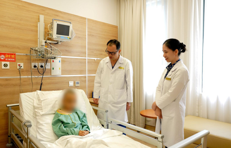 Bé trai hồi phục sau ca phẫu thuật. anh-3.jpg