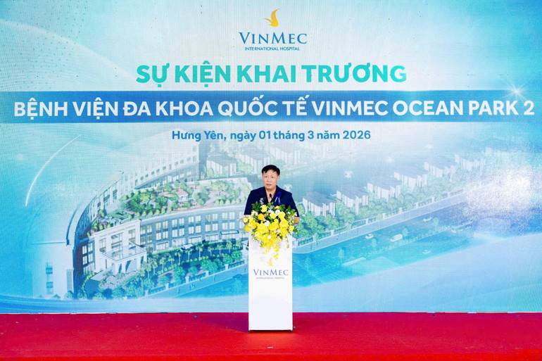 ong-do-xuan-tuyen-thu-truong-bo-y-te-ghi-nhan-va-danh-gia-cao-mo-hinh-benh-vien-cong-dong-cua-vinmec-ocean-park-2.jpg