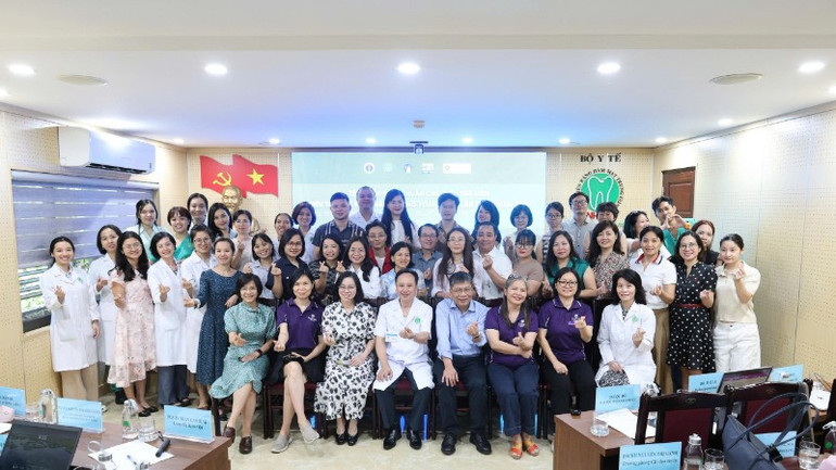 교육 수업에 참석하는 교육생들. z6944086385737-c43892076040f5d36e5645974e289485-3091.jpg