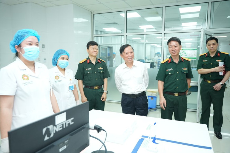 People's Physician, Associate Professor, Doctor Tran Quy Tuong, Chairman of the Medical Informatics Association, former Director of the Department of Information Technology (Ministry of Health) is interested in digital transformation in the health sector. qy-103-p.jpg