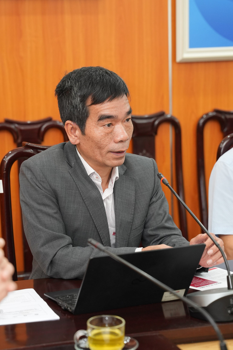 Phó Giáo sư, Tiến sĩ Nguyễn Bình Hòa, Phó Giám đốc Bệnh viện Phổi Trung ương, Phó Trưởng Ban Chương trình Chống lao Quốc gia chia sẻ về công tác phòng, chống lao tại Việt Nam. dsc09493.jpg