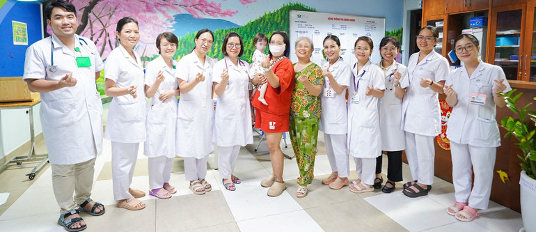 ទារកនេះបានផ្តាច់បំពង់ក្រពះដោយជោគជ័យ ហើយញ៉ាំអាហារដូចក្មេងធម្មតាដទៃទៀត។ 576448829-845371611383592-3241609074574243467-n.jpg