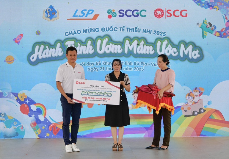 Tập đoàn SCG đồng hành lâu dài cùng nhà trường xuyên suốt 17 năm qua thể hiện cam kết Giảm bất bình đẳng xã hội, đồng hành cùng một Việt Nam tươi đẹp hơn. hoanhap1.jpg