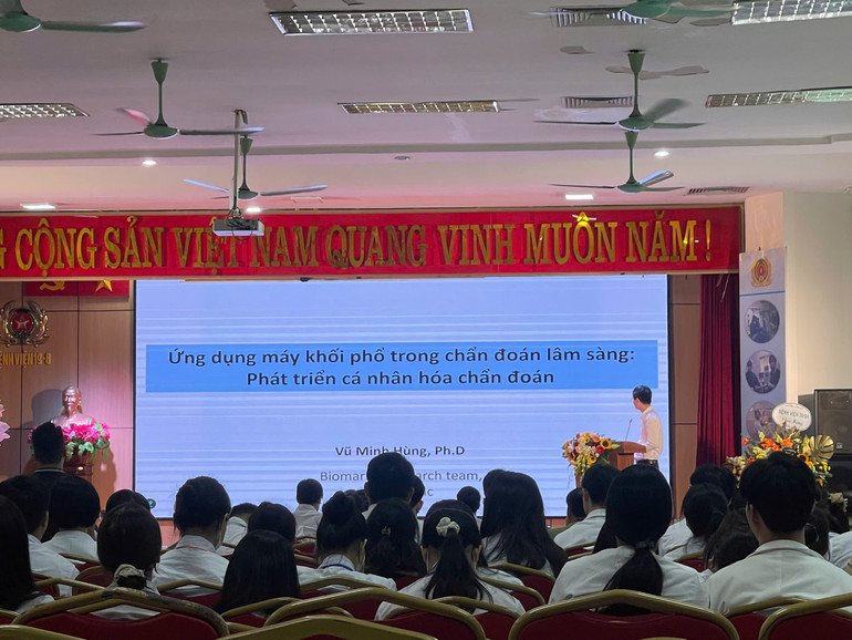 Nhiều thông tin khoa học được chia sẻ tại hội thảo. z6676775207031-eb05181923a8ad51ee0b75384b1e5142.jpg