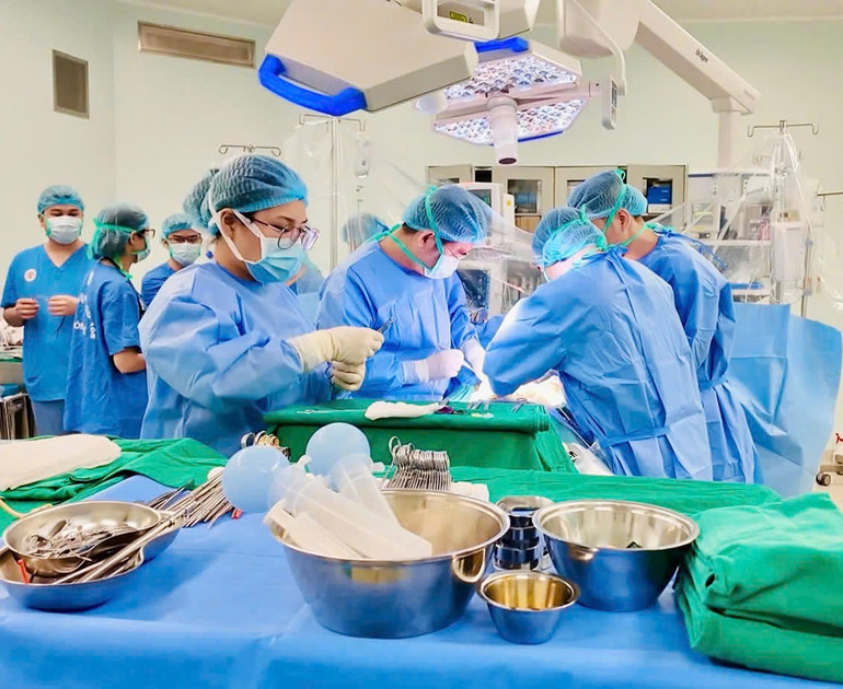 A equipe realizou um transplante de fígado no paciente. z7122730373319-b7552b138a6b64fc82724d5f0d8699f8.jpg