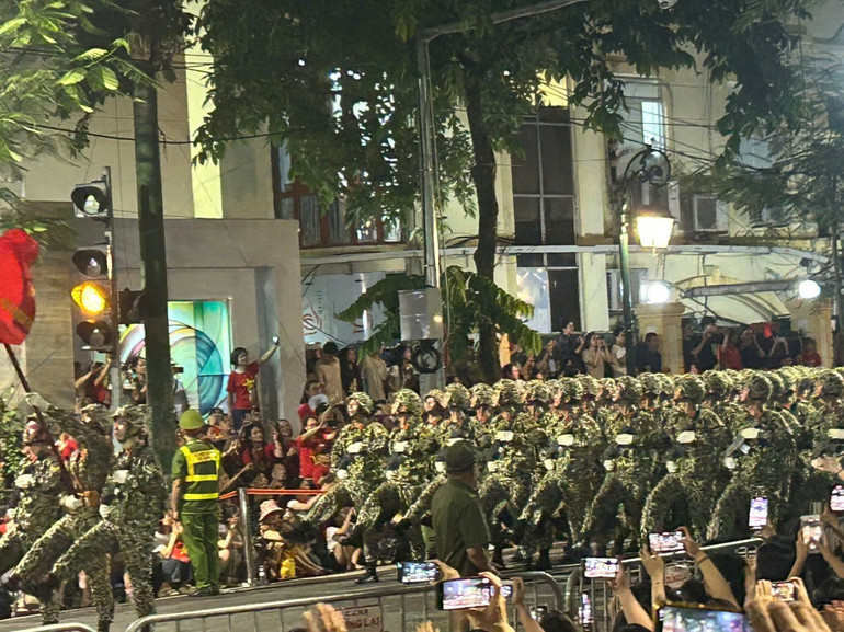 z6940674592713-997987706a29bf7a6620dce46e2a005c.jpg