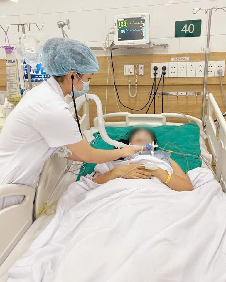 Bệnh nhân phải thở máy và phụ thuộc vào sự chăm sóc của người khác. 9b0e0c97-89a6-43f1-85d3-2337741a531d-mceu-8011790321756438906796.jpg