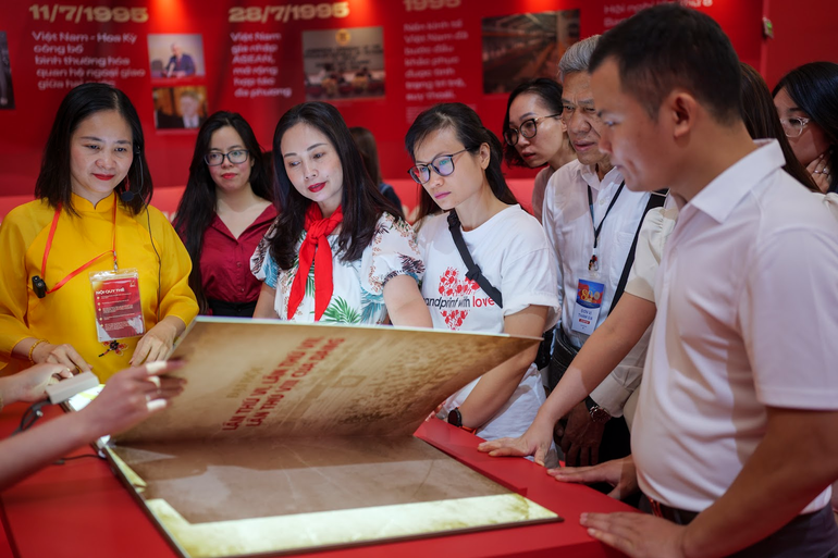 Hoạt động giáo dục truyền thống lịch sử Đảng (Media Tour) thu hút đông đảo người tham gia. 1756521314904.png