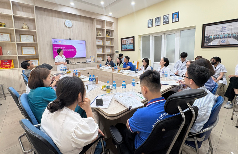 Chia sẻ thông tin về nền tảng hỗ trợ cho bệnh nhân ung thư nữ. 2.jpg