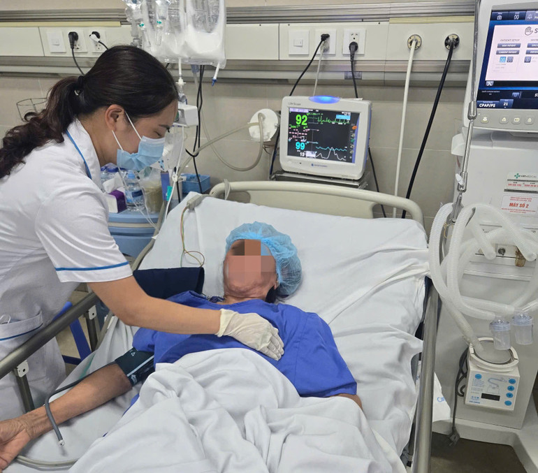 Bệnh nhân đang dần hồi phục sức khỏe. z7016734661561-9e38e1b8ac4dd9566eb08281d56fc583.jpg
