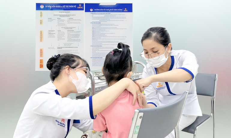 Tăng cơ hội tiếp cận vaccine tiên tiến sau ký kết văn kiện hợp tác. vnvc-tre-tiem-vac-xin-phong-benh-18.jpg