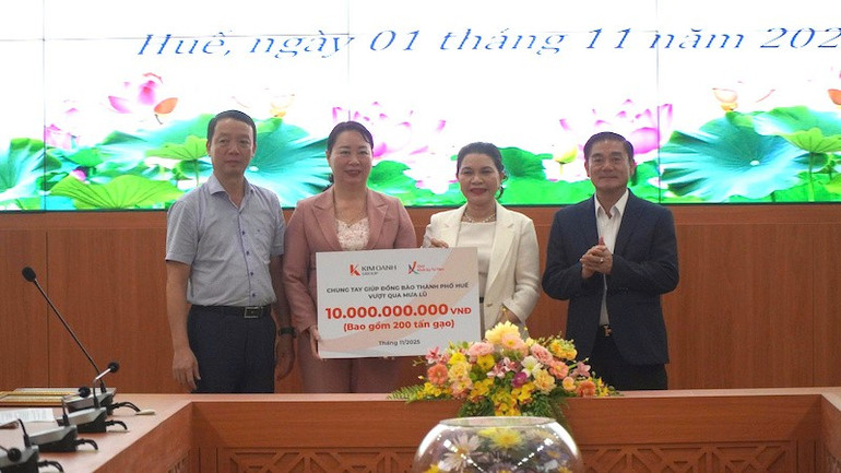 Quỹ Khởi sự Từ tâm (thuộc Kim Oanh Group) đã trao 10 tỷ đồng thông qua Ủy ban Mặt trận Tổ quốc Việt Nam thành phố Huế nhằm giúp bà con sớm ổn định cuộc sống. kim-oanh.jpg