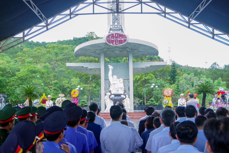 Quang cảnh buổi Lễ. dang-huong-1.jpg