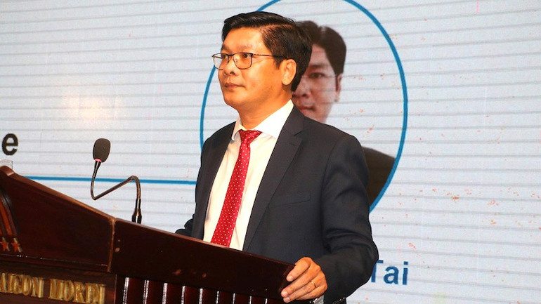 フエ市人民委員会副委員長のグエン・チ・タイ氏が会議で講演した。 thuoc-la-1.jpg