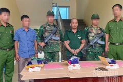 Đối tượng Nguyễn Ngọc Lân cùng tang vật 18 nghìn viên ma túy tổng hợp.
