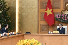 Thủ tướng Chính phủ Phạm Minh Chính và Đại sứ Trung Quốc tại Việt Nam Hà Vĩ cùng các đại biểu Trung Quốc. (Ảnh: Trần Hải)