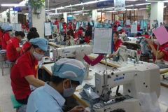 Sản xuất hàng may mặc xuất khẩu tại Tổng công ty May 10.