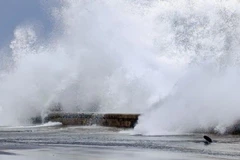 Bão Imelda nguy hiểm áp sát Bermuda