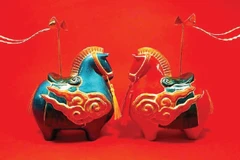 Tác phẩm “Ngựa hoa mai” cõng diều trên lưng chào Xuân 2026.