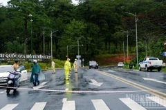 Từ 10 giờ ngày 17/11, cơ quan chức năng tỉnh Lâm Đồng cấm các phương tiện lưu thông qua đèo Prenn để triển khai các biện pháp xử lý sụt lún.