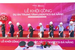 Đại diện các bên tiến hành nghi thức khởi công dự án. (Ảnh: Mỹ Hoa)