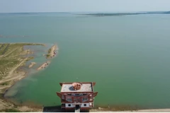 Viện Kỹ thuật Biển triển khai lấy mẫu kiểm tra chất lượng nước hồ Dầu Tiếng.