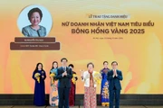 Madame Nguyễn Thị Nga - Chủ tịch Tập đoàn BRG lần thứ 6 vinh dự nhận danh hiệu Top 10 “Nữ doanh nhân Việt Nam tiêu biểu - Bông hồng Vàng”.