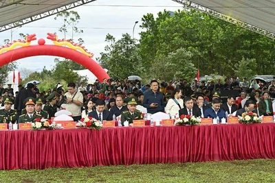 Các đại biểu tham dự "Ngày hội Biên phòng toàn dân" ở xã Hải Sơn.