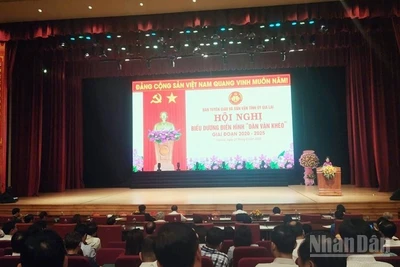 Toàn cảnh hội nghị.