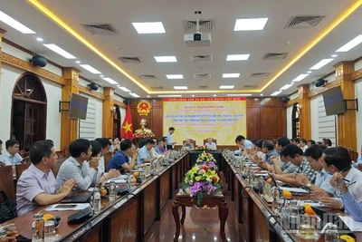 Toàn cảnh buổi làm việc.