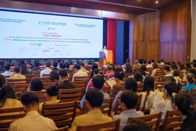 Đông đảo các nhà khoa học trong và ngoài nước tham dự hội nghị.