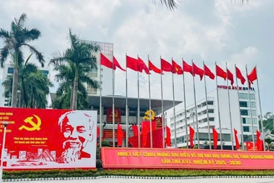 Khu vực tổ chức Đại hội đại biểu Đảng bộ tỉnh Quảng Ninh lần thứ XVI, nhiệm kỳ 2025-2030 được trang hoàng rực rỡ.