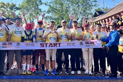 Các vận động viên tại vạch xuất phát của Giải chạy Ultra Trail Yên Tử 2025.