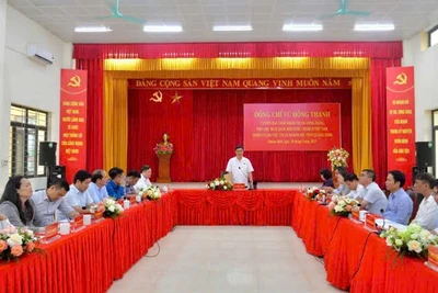 Phó Chủ tịch Quốc hội Vũ Hồng Thanh và Đoàn công tác của Ủy ban Thường vụ Quốc hội làm việc tại xã Hoành Mô.