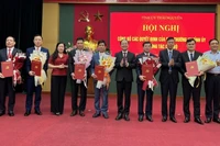 Lãnh đạo tỉnh Thái Nguyên chúc mừng các đồng chí được điều động, bổ nhiệm.