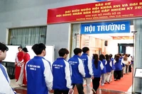Sinh viên Đại học Thái Nguyên nô nức đi bầu cử từ sớm.