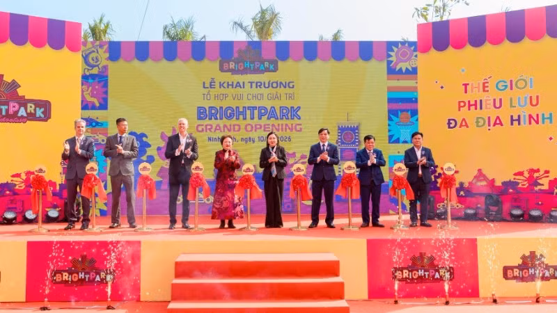 Chính thức cắt băng khai trương Tổ hợp Công viên Giải trí BRIGHTPARK.