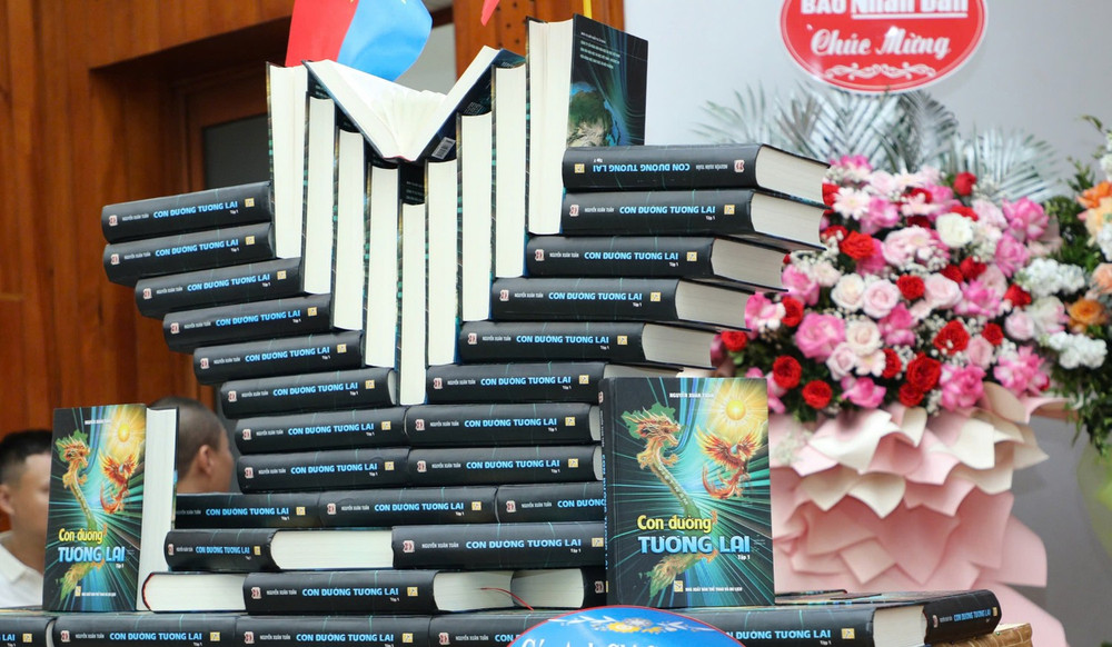 Cuốn sách “Con đường tương lai” của nhà văn, nhà nghiên cứu Nguyễn Xuân Tuấn. anh-1-cuon-sach-con-duong-tuong-lai-cua-nha-van-nha-nghien-cuu-nguyen-xuan-tuan-de-cap-nhieu-noi-dung-ve-mo-hinh-phat-trien-kinh-te-tu-nhan-1.jpg