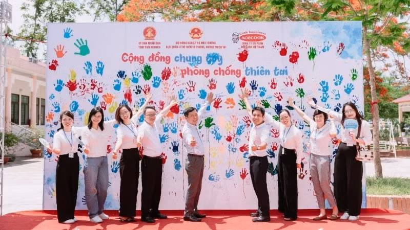 Acecook Việt Nam đồng hành cùng Cục Quản lý đê điều và Phòng, chống thiên tai triển khai chuỗi hoạt động tuyên truyền, giáo dục kiến thức cho cộng đồng.